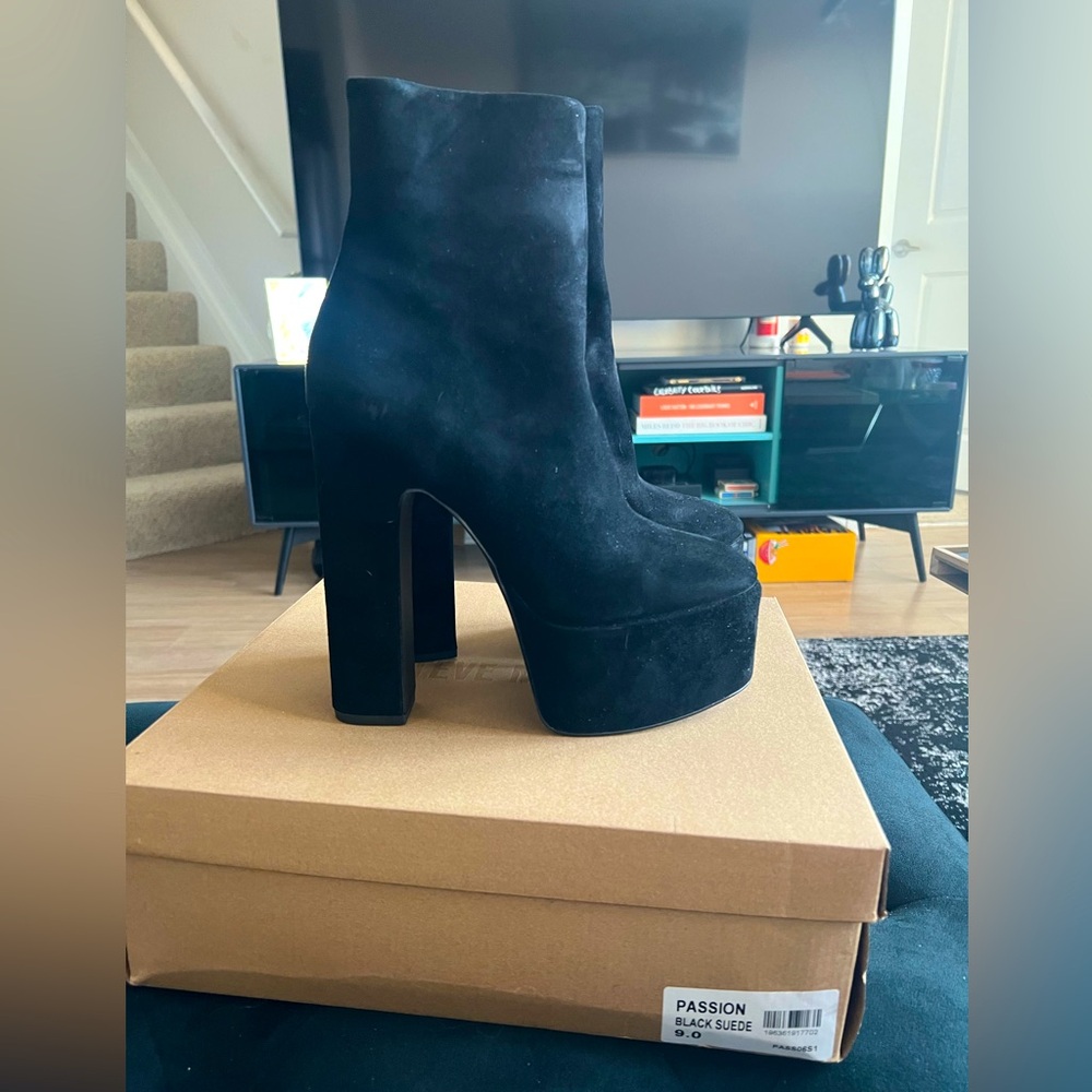 NWT Steve Madden ‘Passion’ Platform Suede Booties